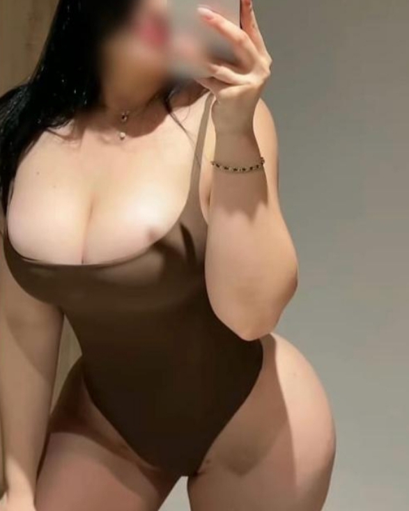 Hola, soy Amelia, me paso por tu pueblo 641499657