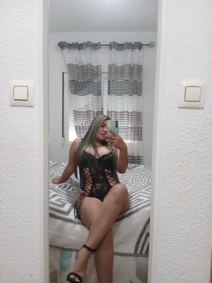 LATINA COMPLACIENTE GUAPA IMPLICADA
