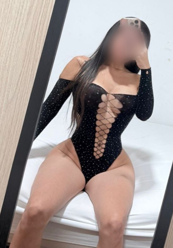 JOVENCÍSIMA COLOMBIANA EXPLOSIVA Y JUGUETONA
