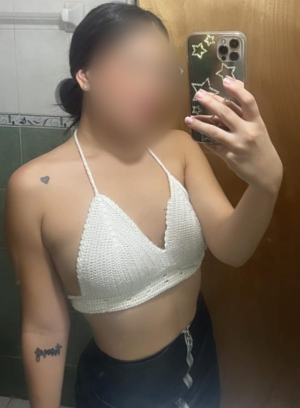 JOVENCÍSIMA COLOMBIANA EXPLOSIVA Y JUGUETONA