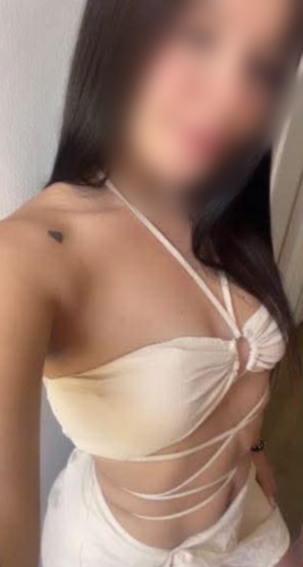 JOVENCÍSIMA COLOMBIANA EXPLOSIVA Y JUGUETONA