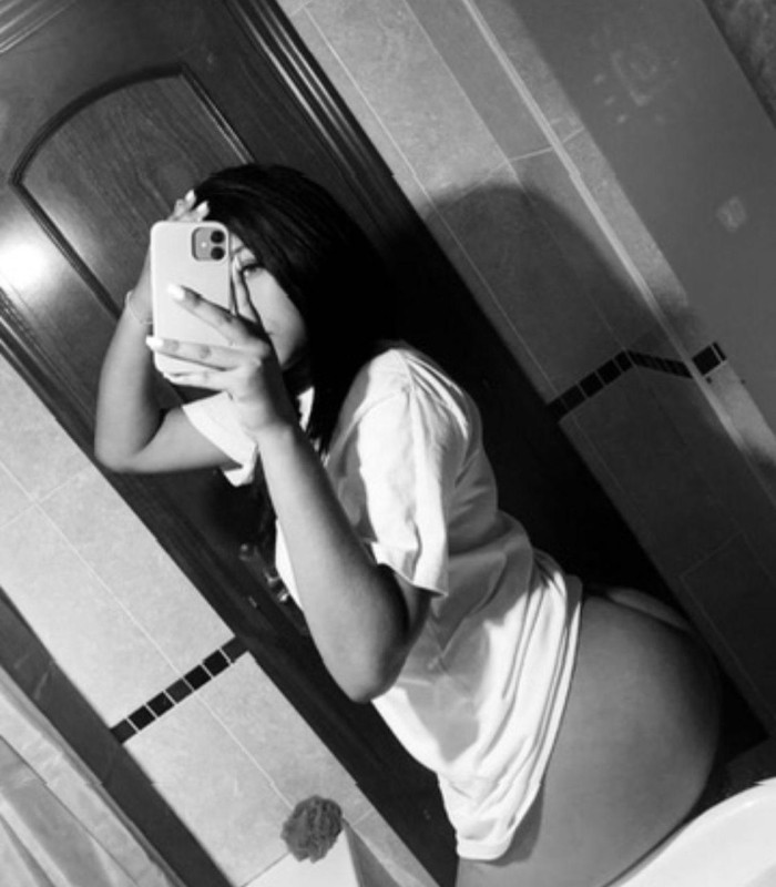 CAMILA JOVENCITA DE 19 AÑOS MORENA