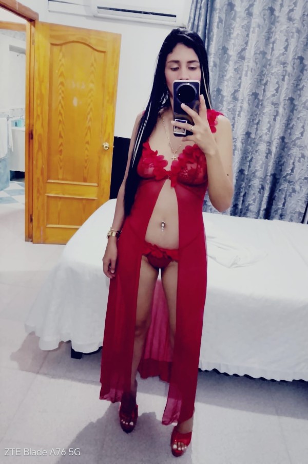 Una flaca bonita y risueña