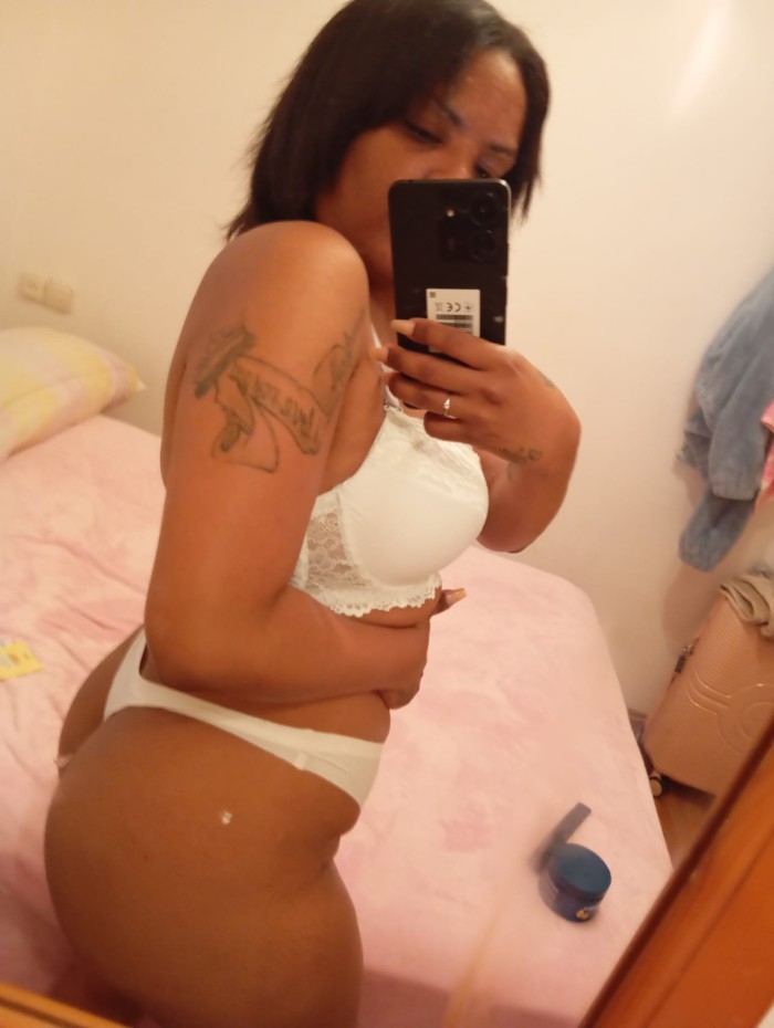 chica latina muy guapa! completa!