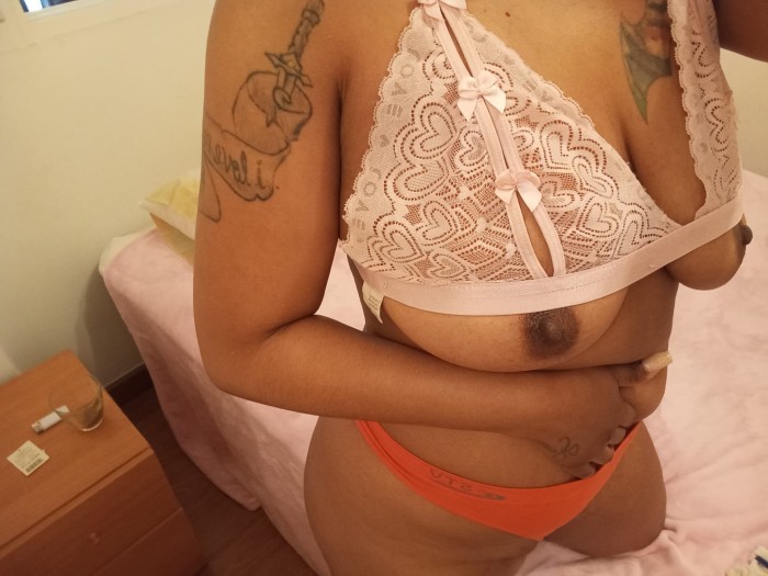 chica latina muy guapa! completa!