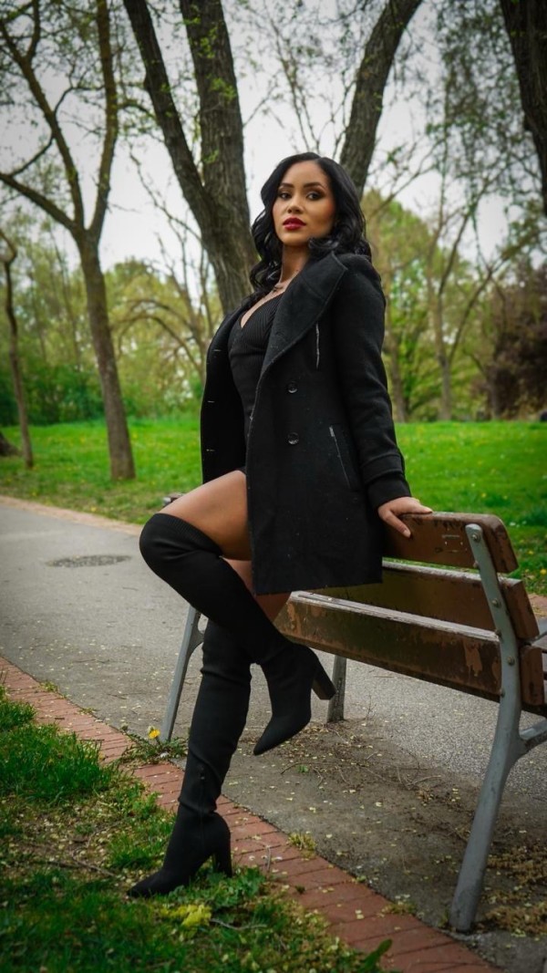 Encantadora,  con cuerpazo y curva de escándalo, d