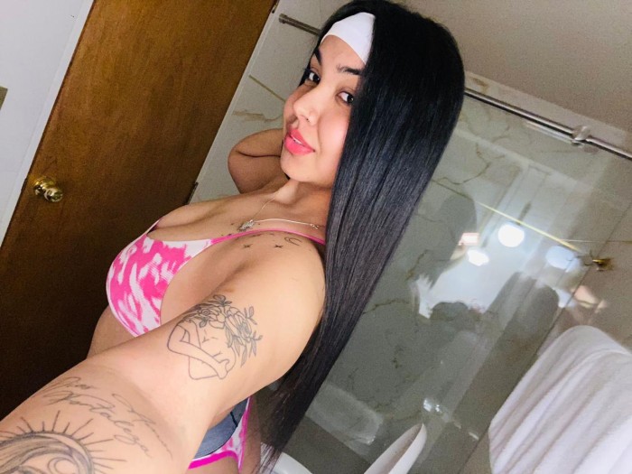 LATINA COME POLLAS BIEN GUARRITA