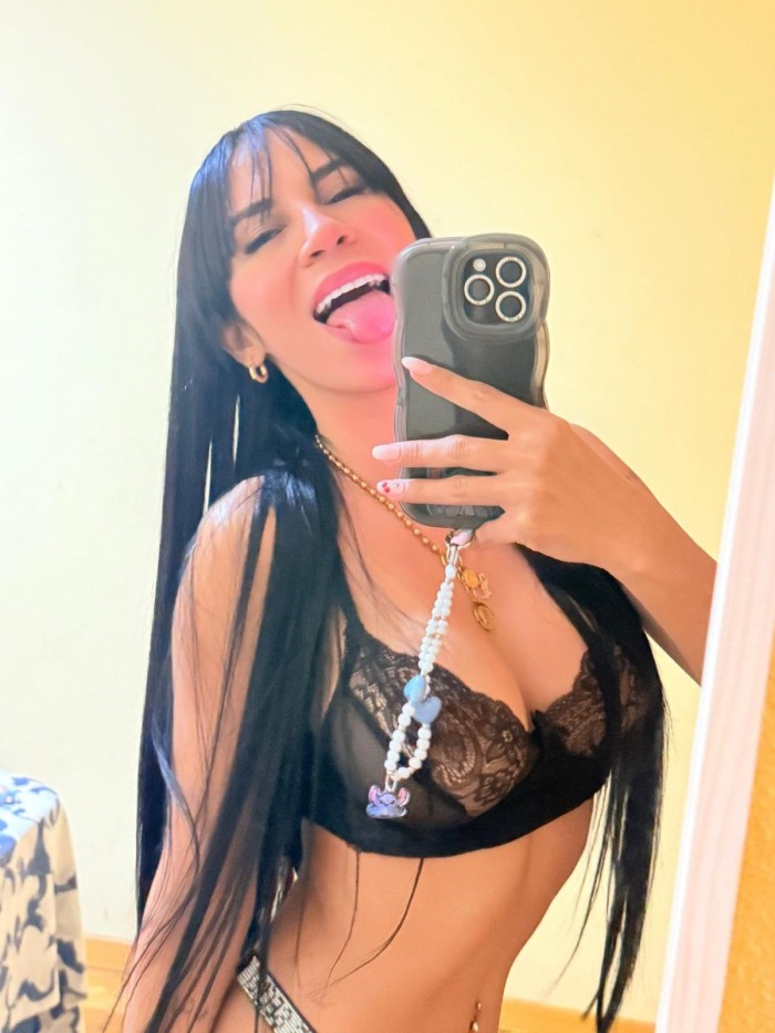 ARDIENTE SENSUAL  ENCANTADORA BOMBA DE SEXO ISLA CHICA