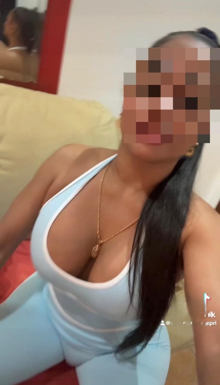 EXQUISITAS IMPLICADAS DIOSAS COMPLACIENTES