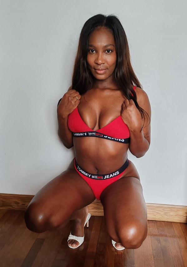 KAREN, hermosa, igual que en las fotos muy alegre