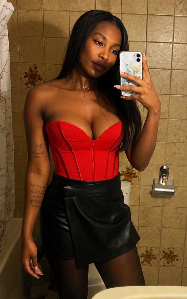 KAREN, hermosa, igual que en las fotos muy alegre