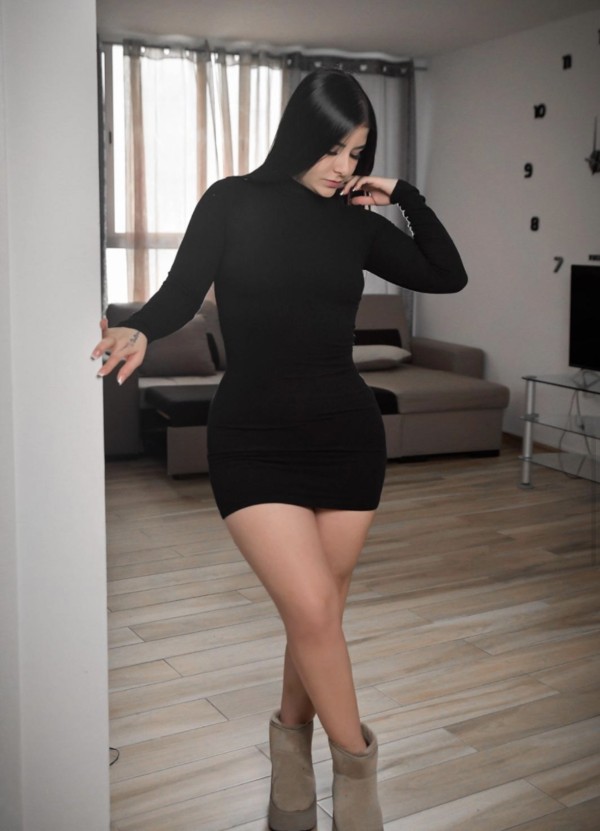 Laura , **DISPONIBLE AHORA** sexo y diversión