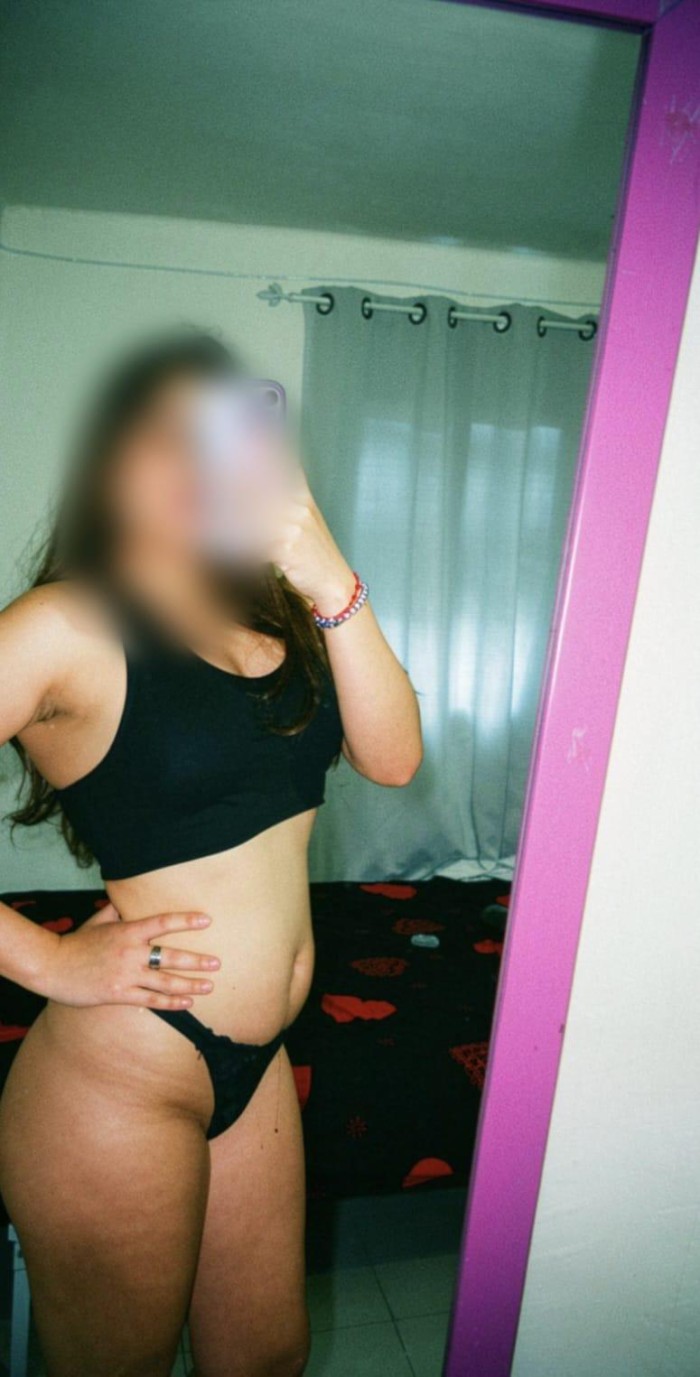 DELICIOSA EXQUISITA IMPLICADA ANSIOSA DE PLACER