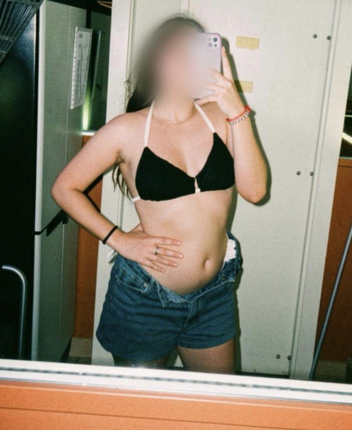 DELICIOSA EXQUISITA IMPLICADA ANSIOSA DE PLACER