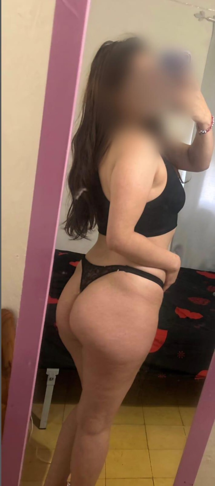 DELICIOSA EXQUISITA IMPLICADA ANSIOSA DE PLACER