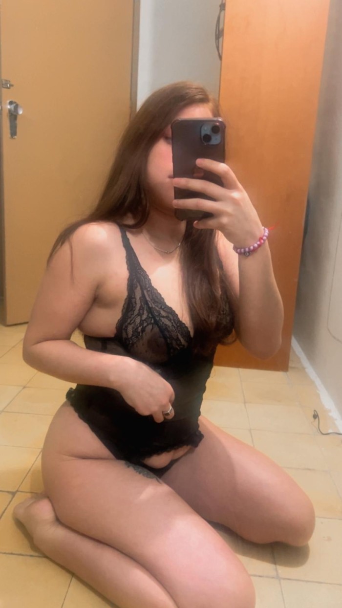 DELICIOSA EXQUISITA IMPLICADA ANSIOSA DE PLACER