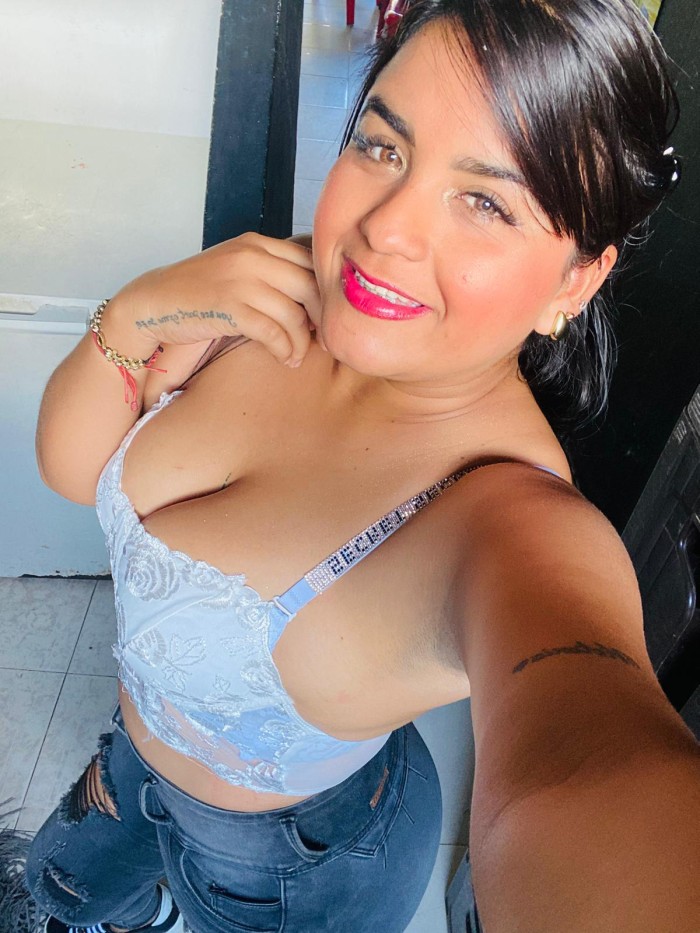 Colombiana adicta al sexo 24h disponible