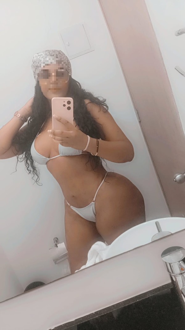 NAOMI NOVEDAD SANTANDER MORENA SENSUAL FOLLADORA FIESTERA