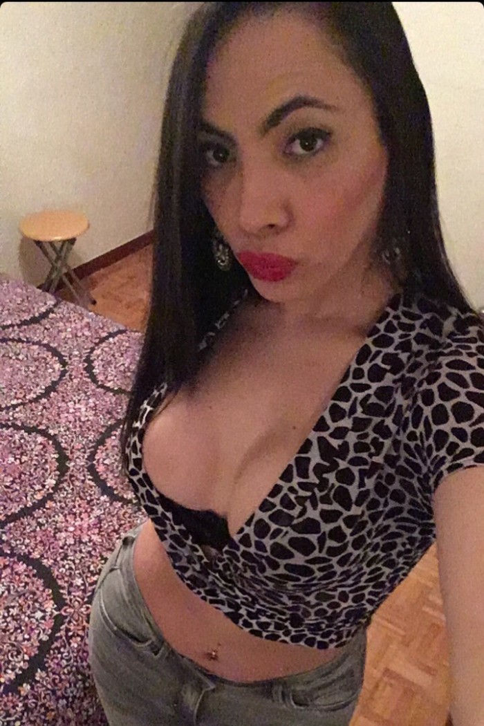 TRANS FEMENINA BRASILEÑA CALIENTE PARA HETEROS