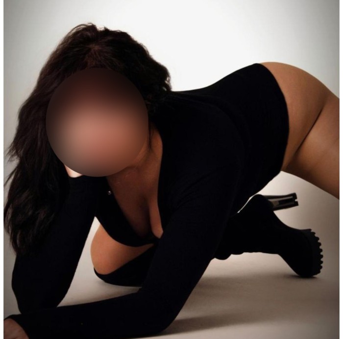 NOVEDAD LILIANA JOVEN CALIENTE MORBOSA IMPLICADA FIESTERA EN JEREZ