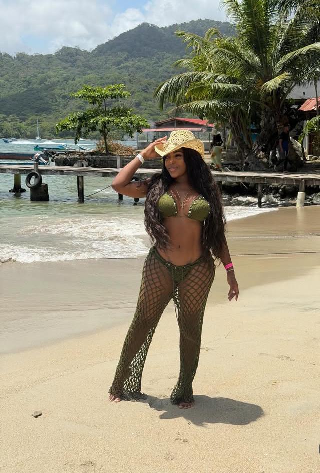 ARDIENTE COLOMBIANA CON GANAS DE FOLLAR