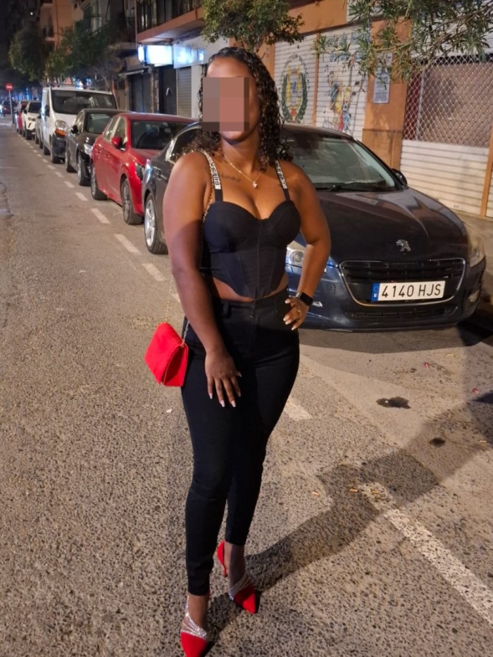 SENSUAL MORENAZA CACHONDA ARDIENTE FIESTERA