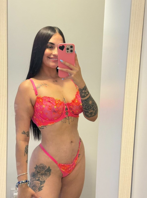 ENTREGADA FIESTERA EXQUISITA PURO LUJO EXPERTA