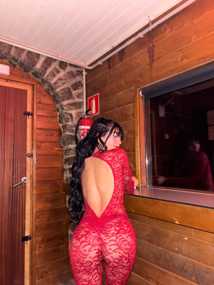 Chiquita y juguetona, sensual y encantadora