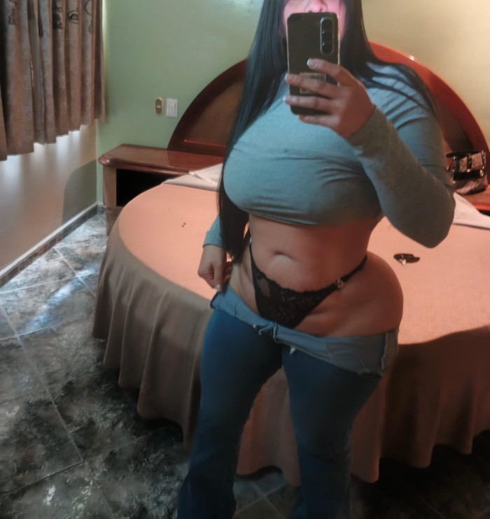 Latina, Bella y esbelta en Tenerife Sur