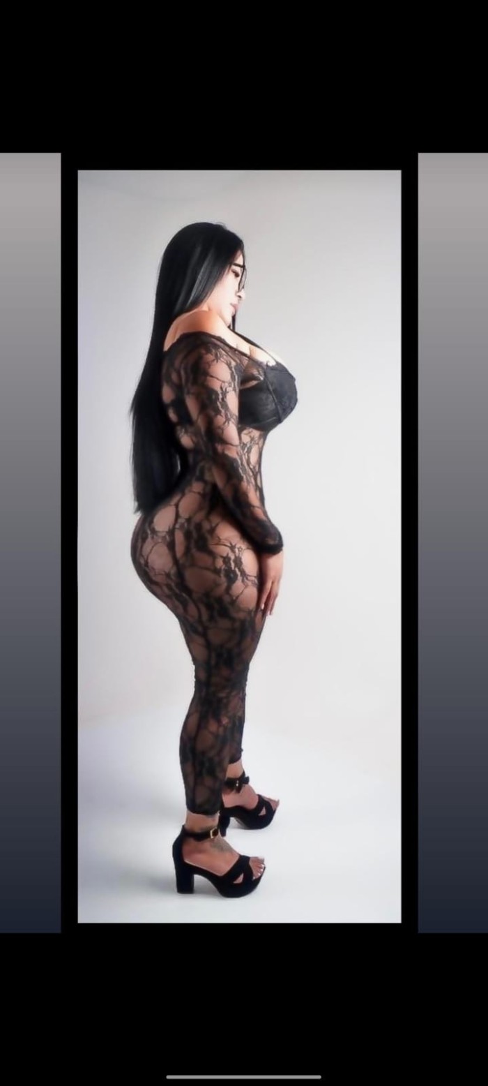 Latina, Bella y esbelta en Tenerife Sur