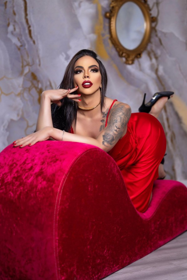 DELICIOSA CHICA TRANS ESPERANDOTE PARA COMPLACERTE