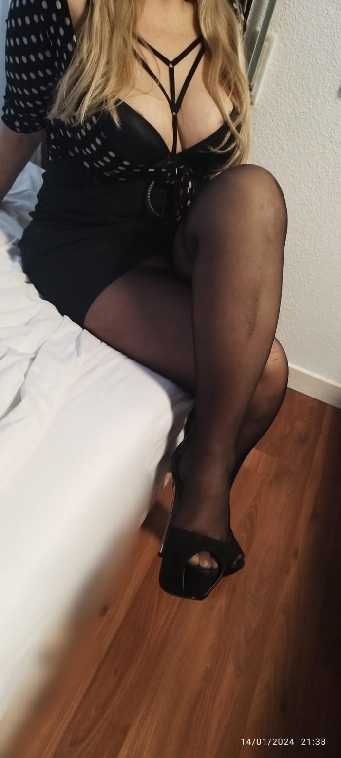 RESIEN LLEGADITA. LOLA GUAPÍSIMA ALTA CACHONDA