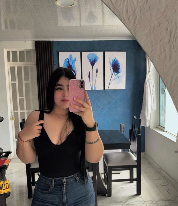 BRITHANY PROVOCADORA Y UNA SONRISA QUE TE DESLUMBRARA