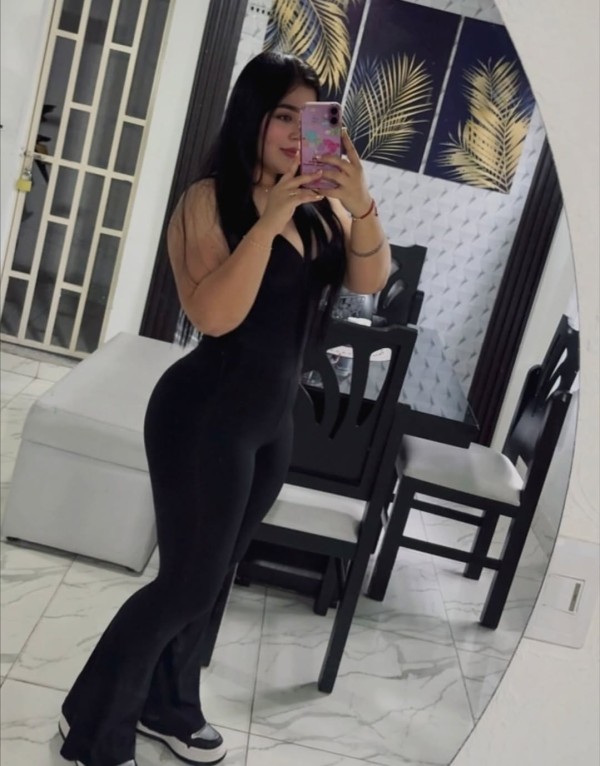 BRITHANY PROVOCADORA Y UNA SONRISA QUE TE DESLUMBRARA
