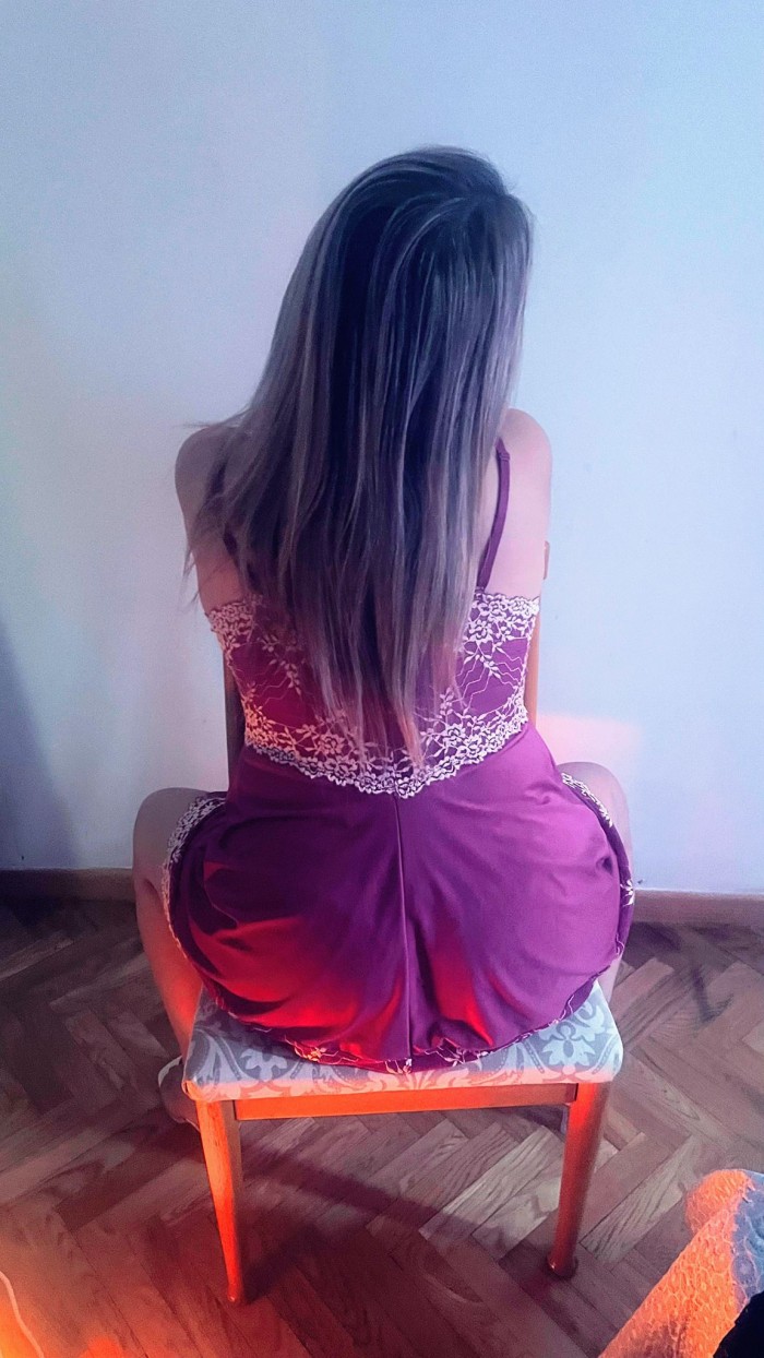 Rubia venezolana elegante y muy cariñosa