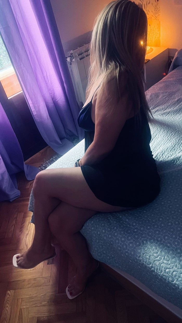 Rubia venezolana elegante y muy cariñosa