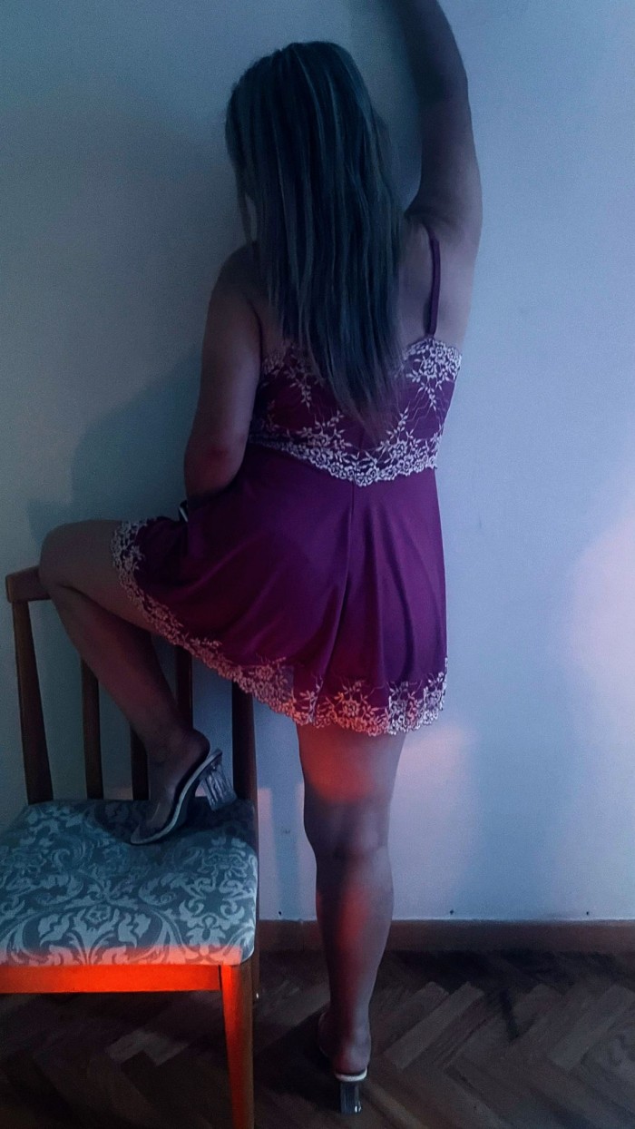 Rubia venezolana elegante y muy cariñosa