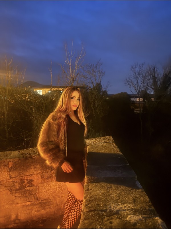 Trans latina fiestera con buena polla y suficiente leche para deleitarte.