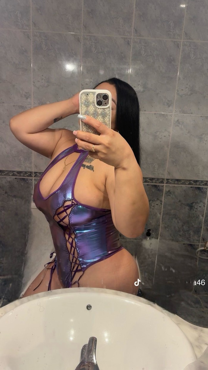 Paula ardiente latina fotos reales