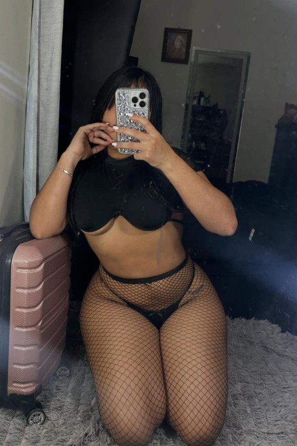 MUJER DESEOSA CON GANAS DE SEXO A TOPE
