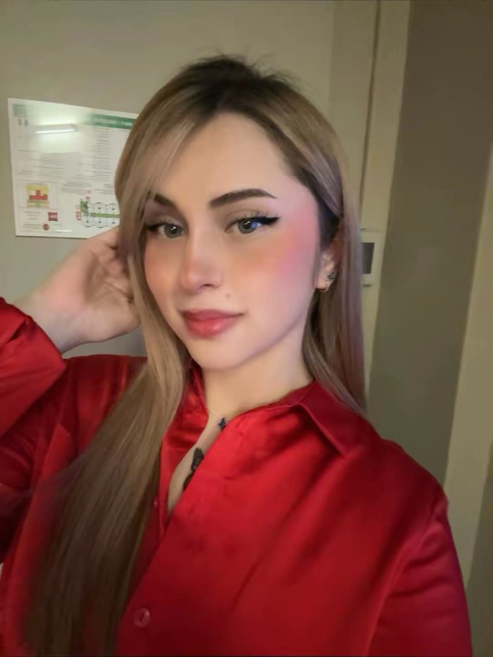 Chica latina de lujo.