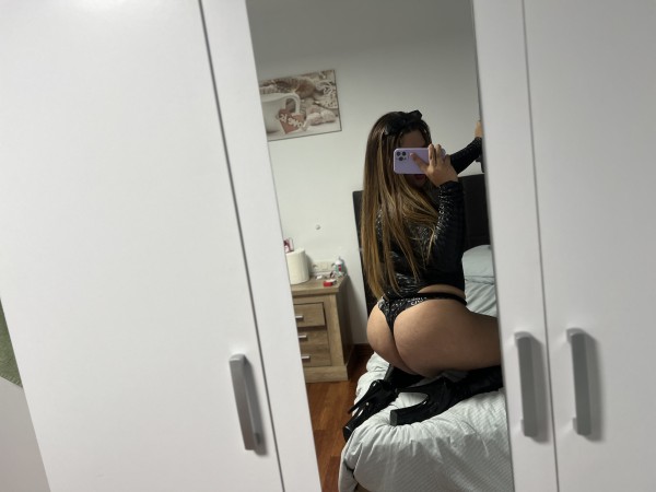LATINA CACHONDA FIESTERA SIN LÍMITES