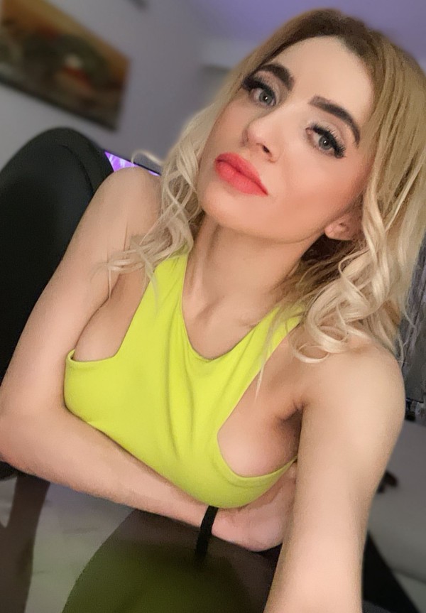 NUEVA CHICA EROTICA EXTRECHA Y FIESTERA