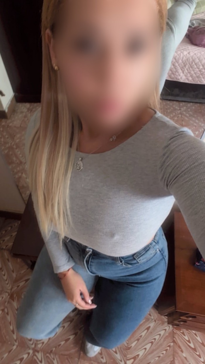 Española rubia 25 años muy atractiva