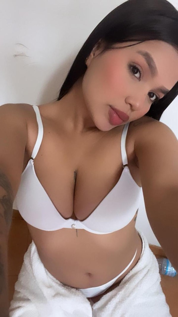 SOFIA NOVEDAD MUY GOLOSA Y MUY COMPLACIENTE