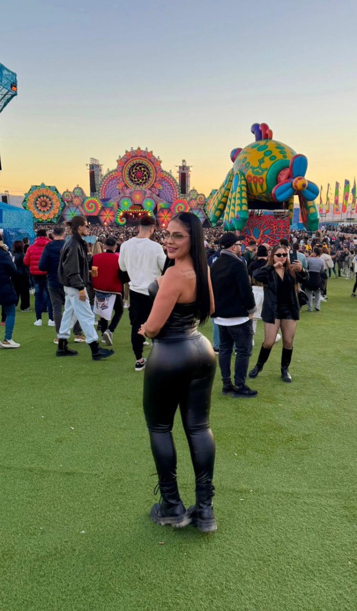 ARDIENTE MORENA FIESTERA SENSUAL CON GANAS DE JUGAR Y HACERTE VOLAR