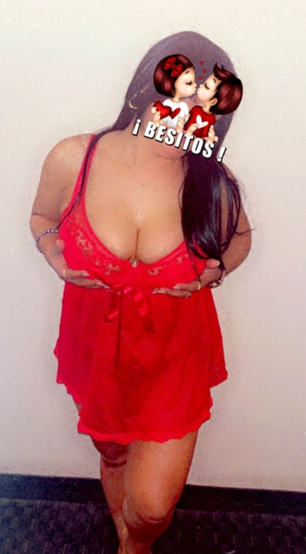 AMA DE CASA ABURRIDA PERO MUY CACHONDA