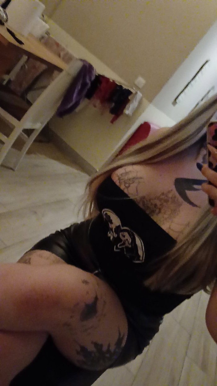 CLOE, HERMOSA COLOMBIANA TRANS TATUADA