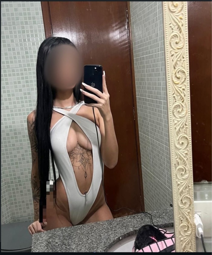 ARDIENTE JOVENCITA DELICIOSA IRRESISTIBLE LUJURIOSA