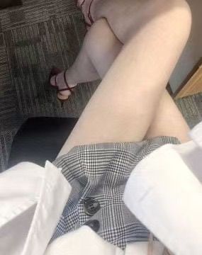 ENCANTADORA CHICA ORIENTAL, DULCE y muy SENSUAL…